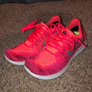 Nike free run flyknit 2017 red pink.